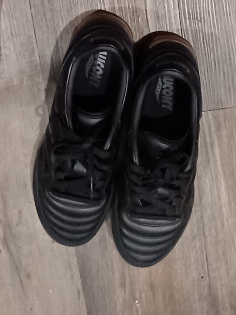 Saucony 586i Size 10.5 Unisex Black Quilted Leather Sneakers